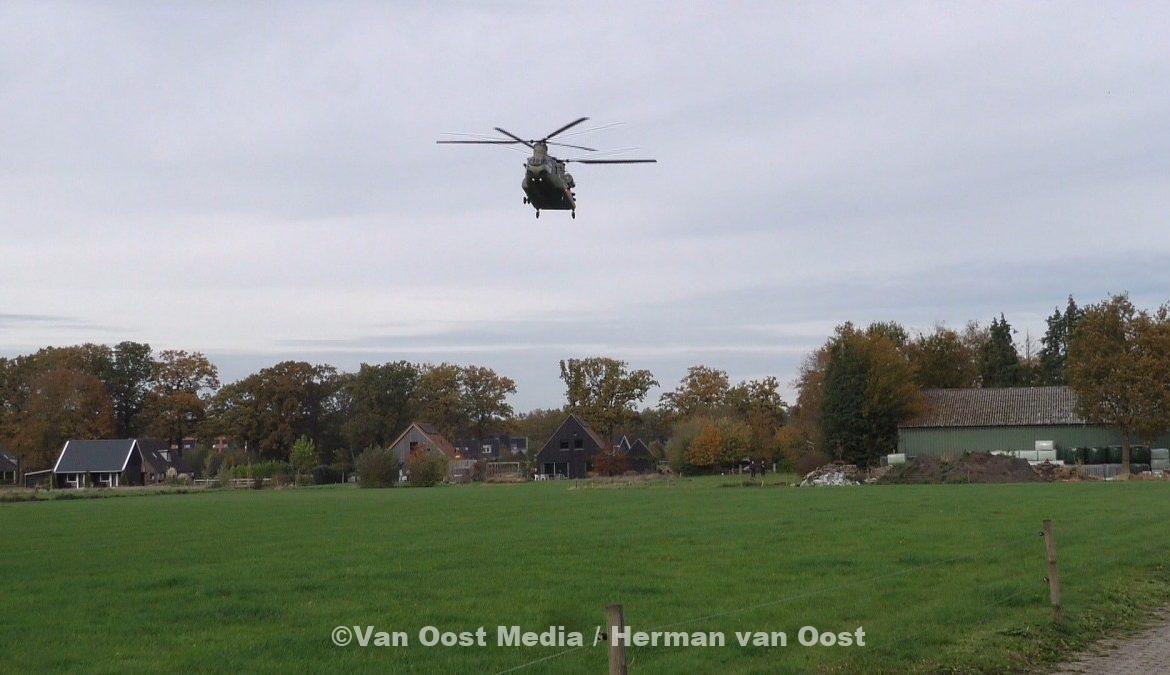 Chinook bemanning heeft trek in een hartig hapje bij Lieving (beilen) Video – The photo only has val