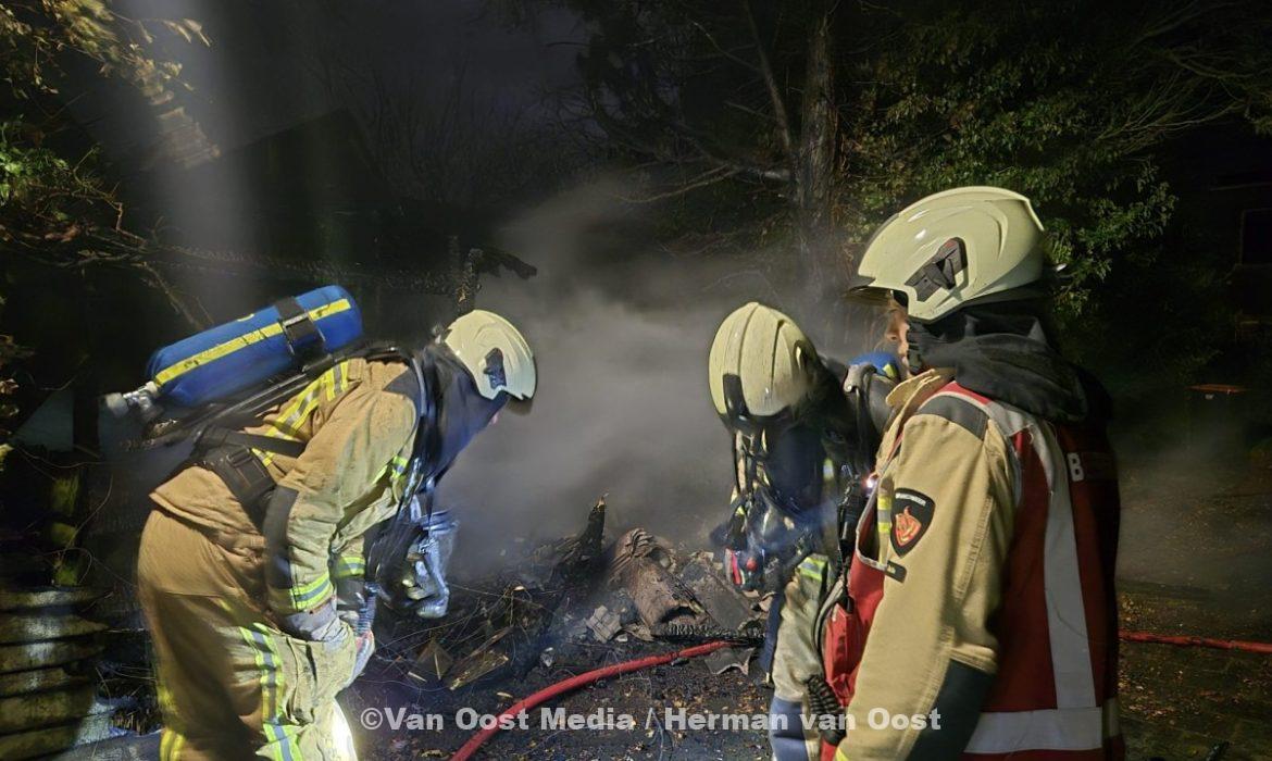 Schuurtje niet meer te redden in Assen (video) – The photo only has value when it is taken