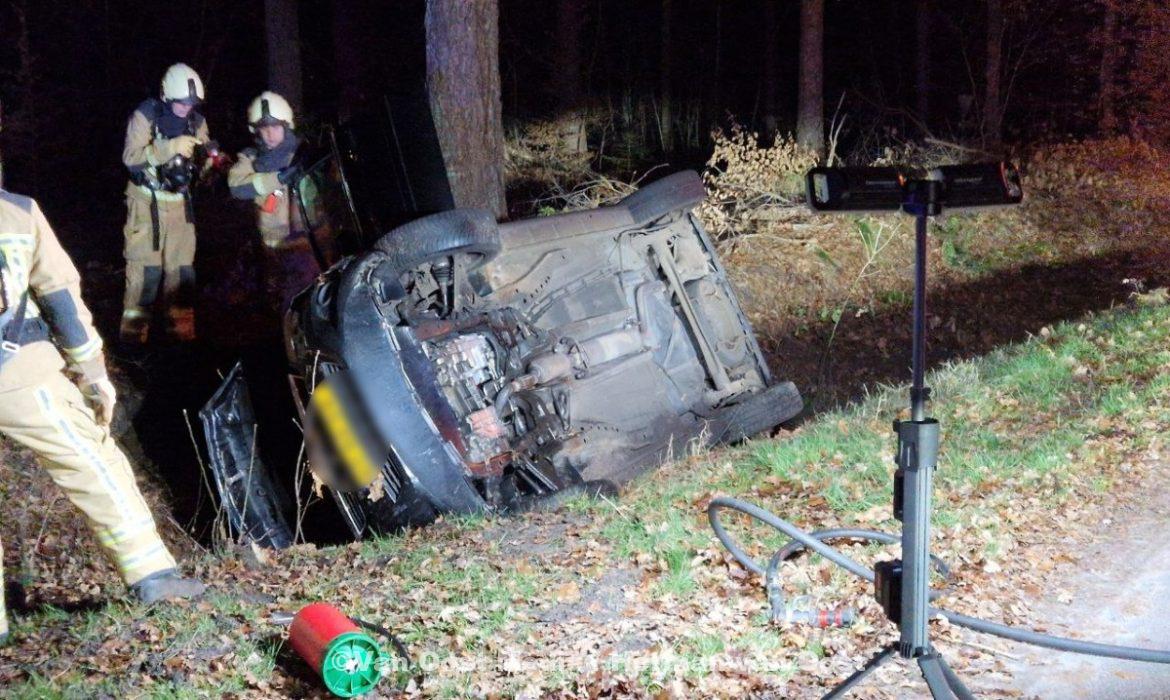 Auto mist bocht op Oostereind bij Papenvoort – The photo only has value when it is taken