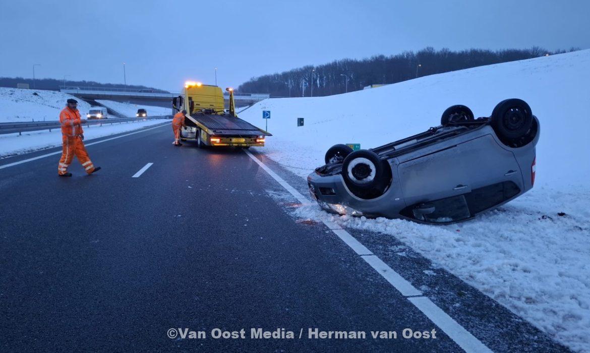 Ongeval met meerdere voertuigen ter hoogte van Gieten op de N33 – The photo only has value when it i