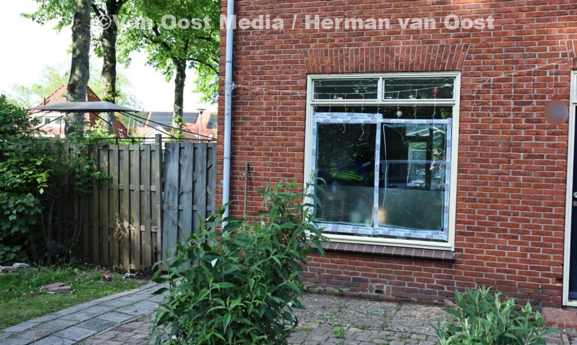 Ramen ingegooid bij woning in Stadskanaal (video) – Mooi dai d`r bint