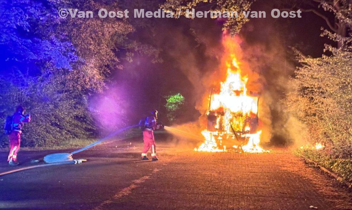 Vrachtwagen brandt uit in Stadskanaal – Mooi dai d`r bint