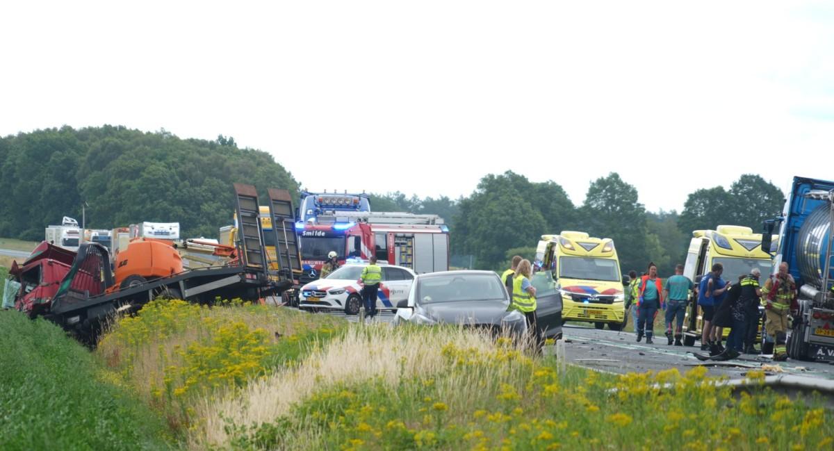 Ernstig ongeval met vrachtwagens op de N381 bij Hoogersmilde – Mooi dai d`r bint