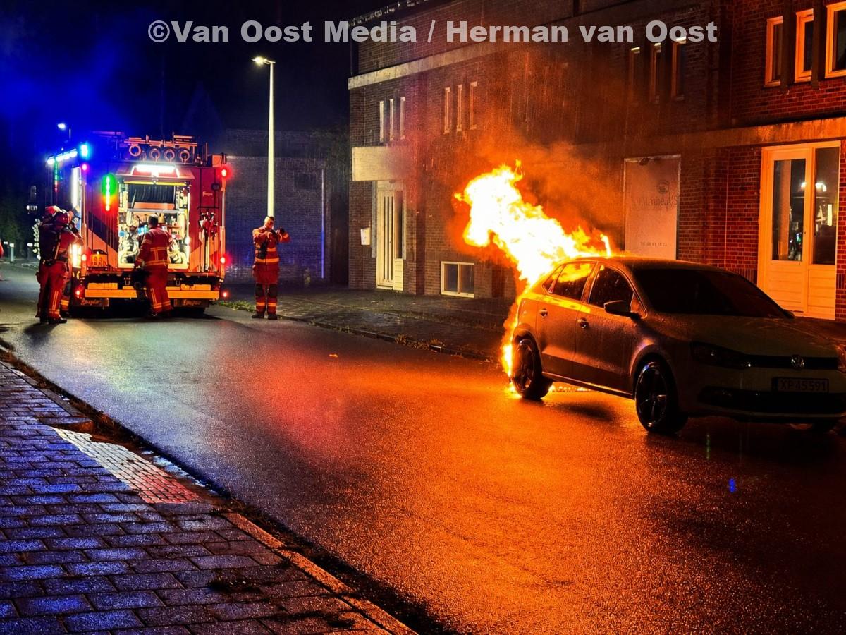 Nachtelijke autobrand in Stadskanaal. (video)